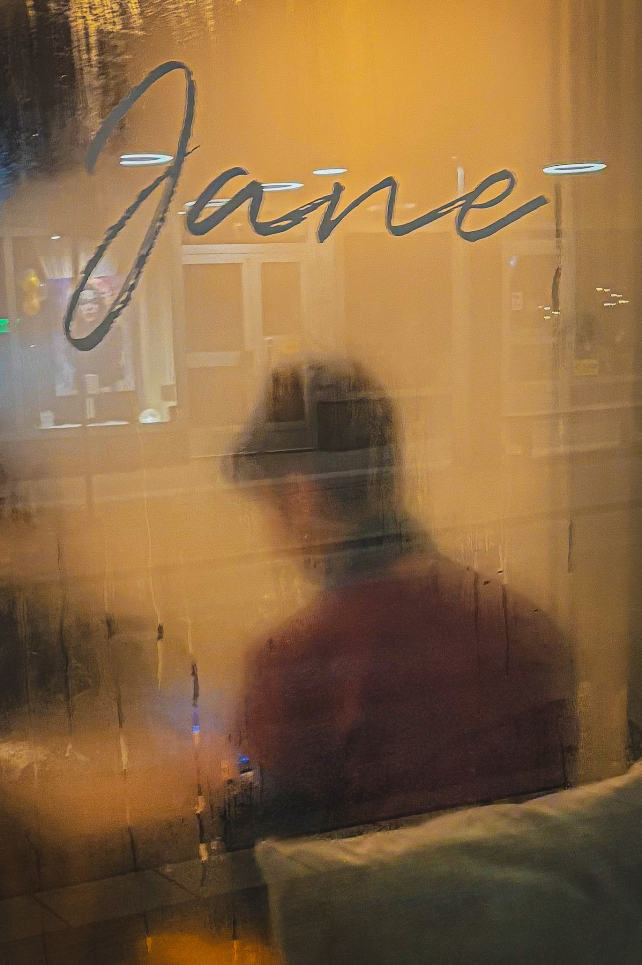 Jane – fönsterreflektion